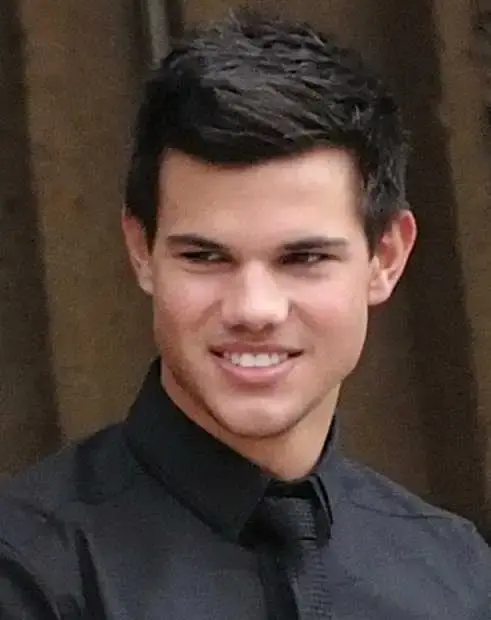 Taylor_Lautner_Hôtel_de_Crillon_2009.webp