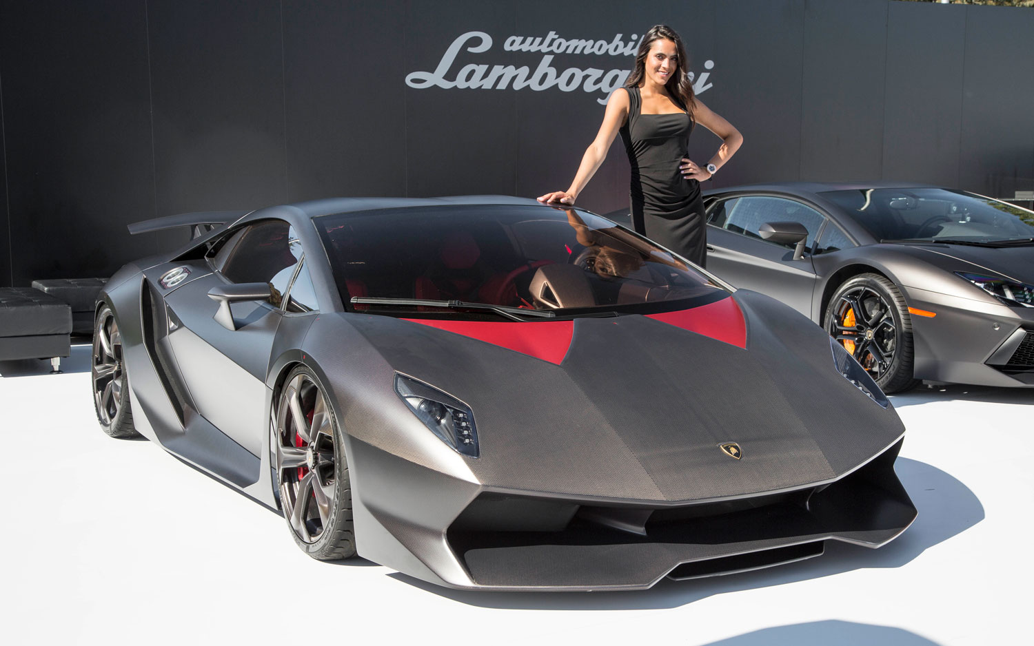 Lamborghini-Sesto-Elemento-Model2.jpg